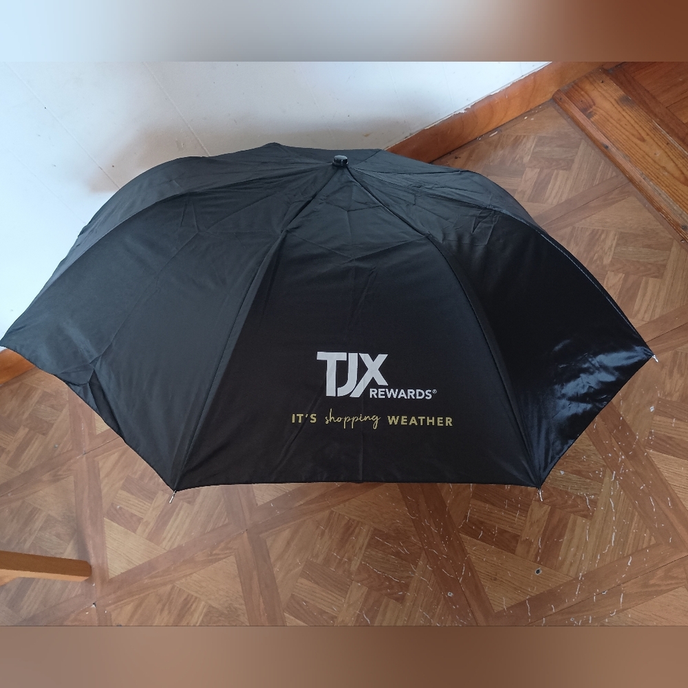 NEW Black & White TJX Rewards TJMaxx Marshalls Home Goods Umbrella With Sleeve